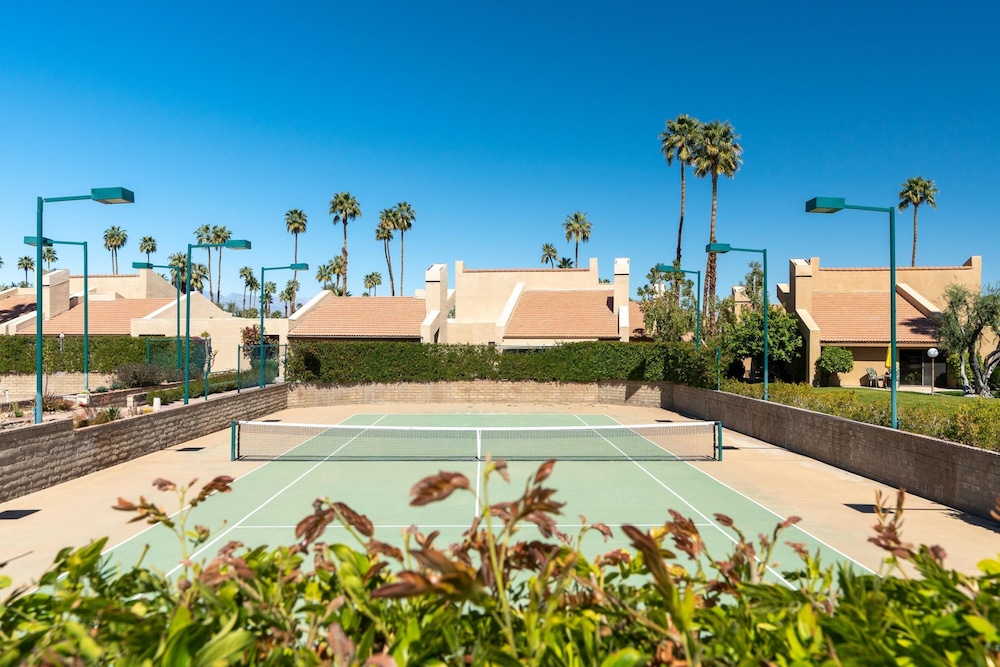 Paradise at the Pointe