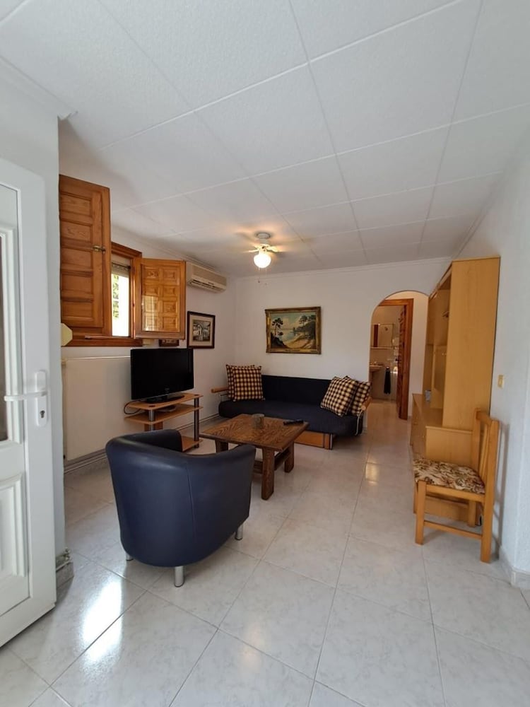 La Marina Oasis, 2-beds, Sleeps 4, 10 min to Beach