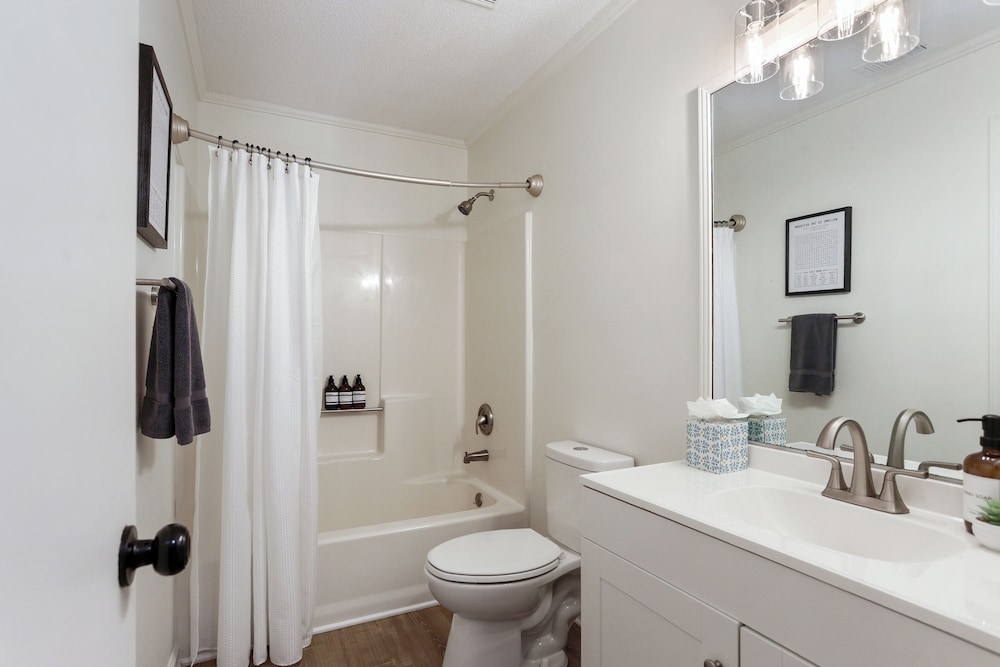 Adorable Bungalow Near Tybee Beach