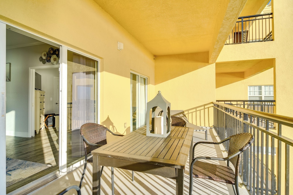 Short Walk to Bay & Ocean: Treasure Island Condo
