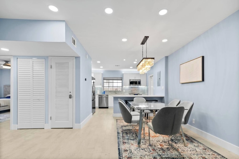 Las Olas & Beachside getaway with pool