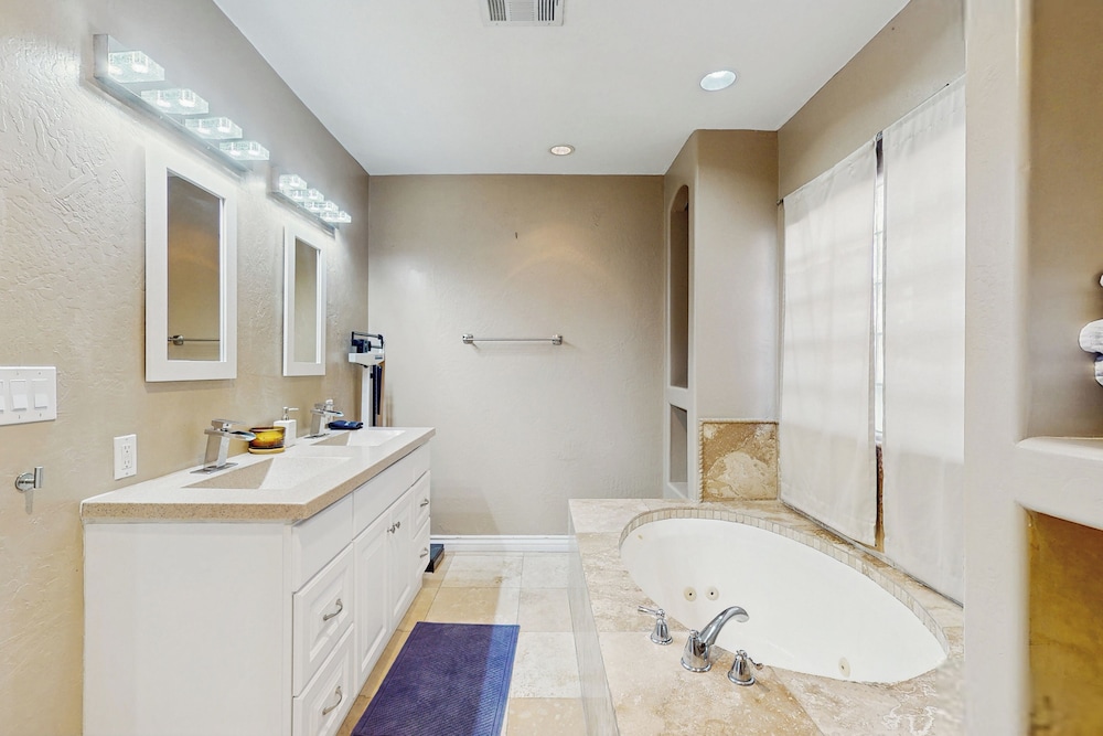 Home in Great Location - AC, W & D, Dog Friendly