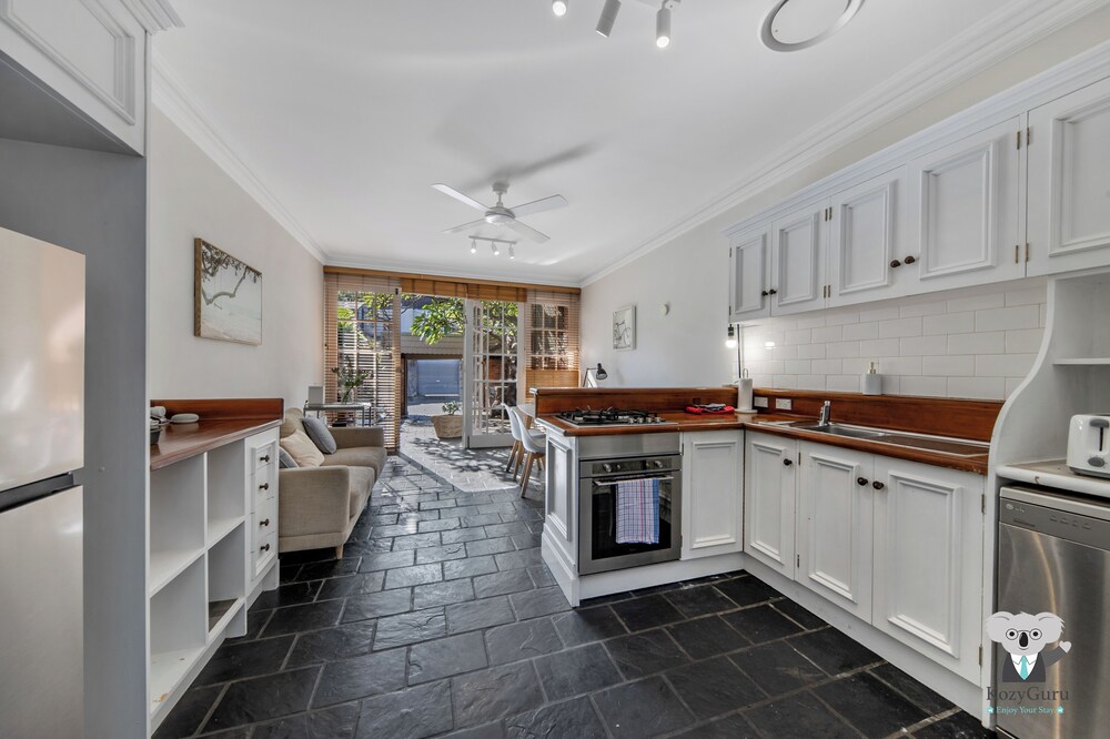 Kozyguru | Glebe | Cozy 2 Bedroom Terrace House