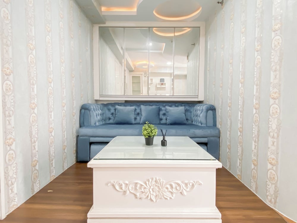 White Accent 1Br Near Mall At Bassura City Apartment