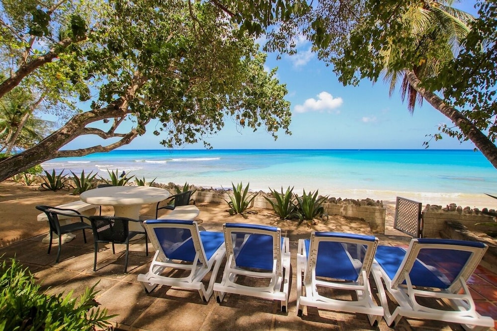 Beachfront Classic 3-bed House - Whitecaps by BSL Rentals
