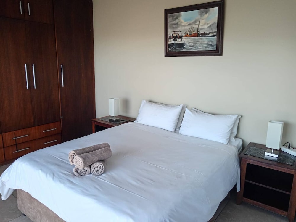 Whispering Waves - Serene Langebaan Getaway With Breathtaking Views