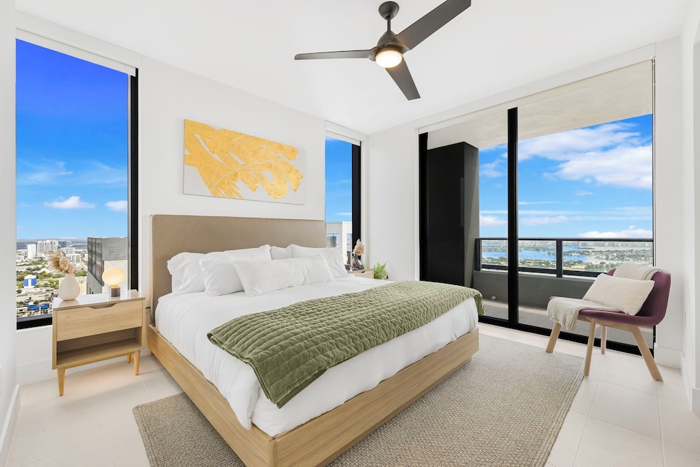 Experience Luxury & Bayfront Views