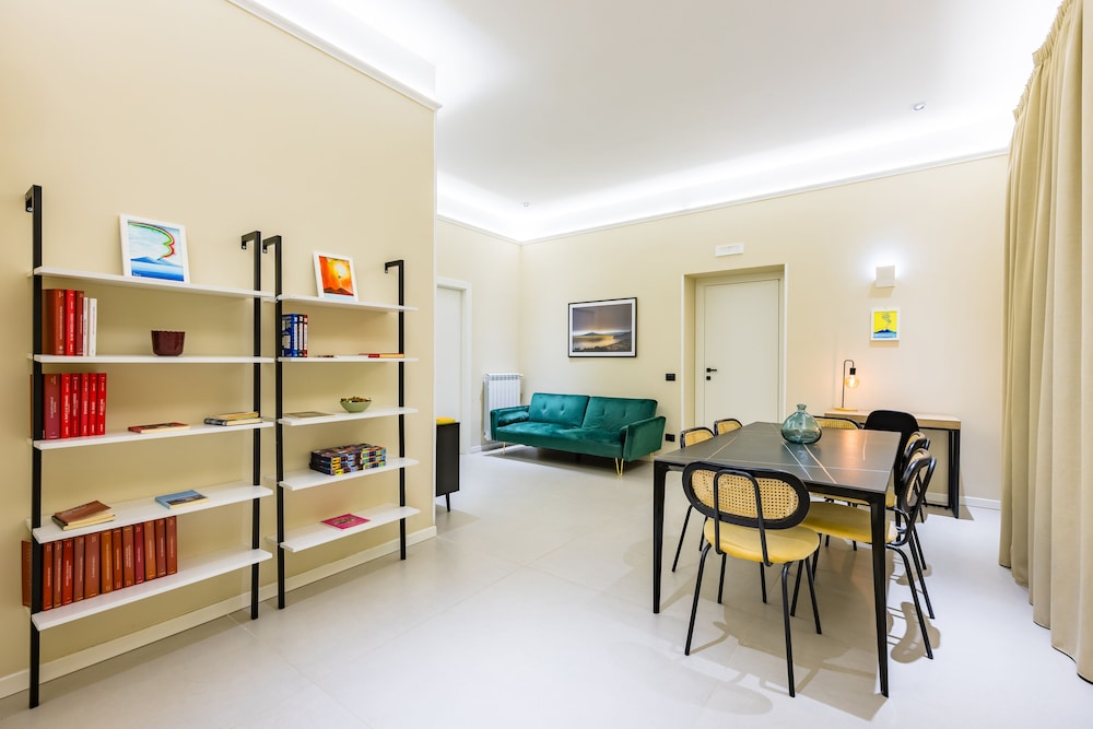 Modern Family Spacious Apartment Near Toledo