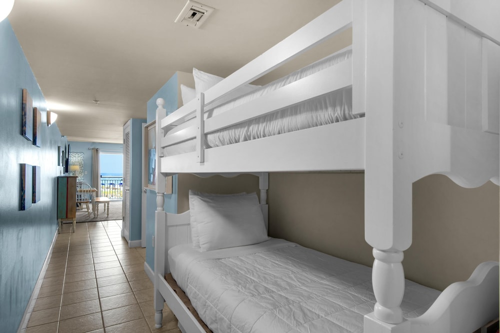 Pelican Isle 107