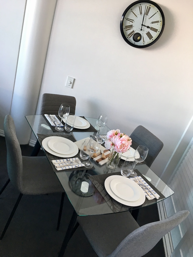 Princes Wharf - 1BR Comfortable Luxury