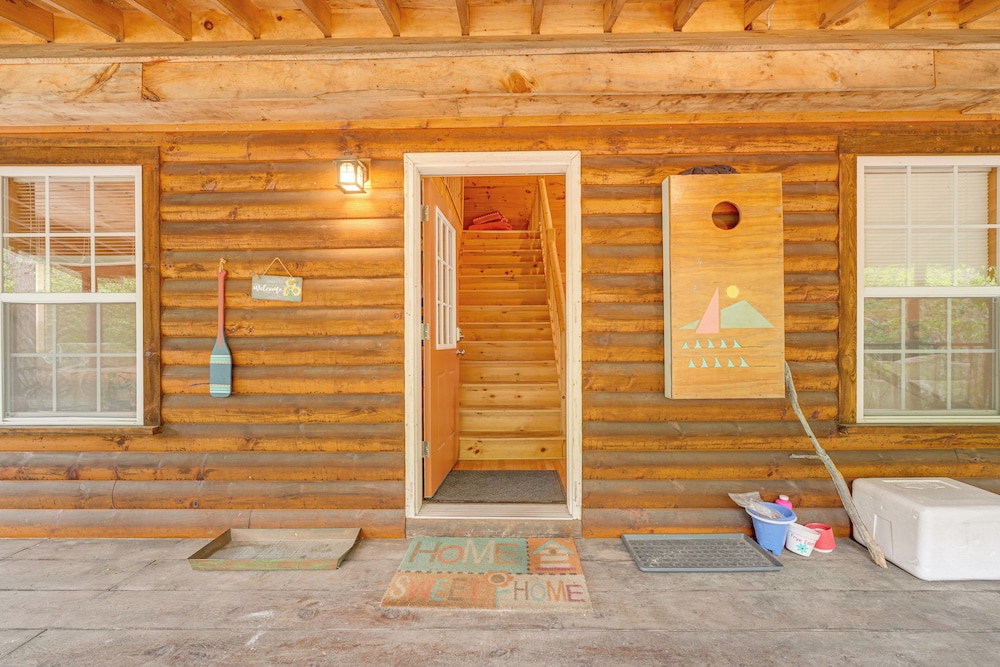 2 Mi to Marina & Beach: Frye Island Retreat!