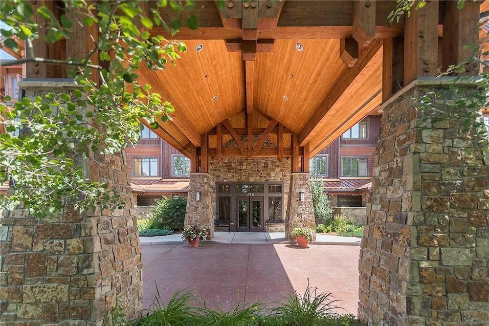6209 Bear Lodge, Trappeur's Crossing Apartment 3