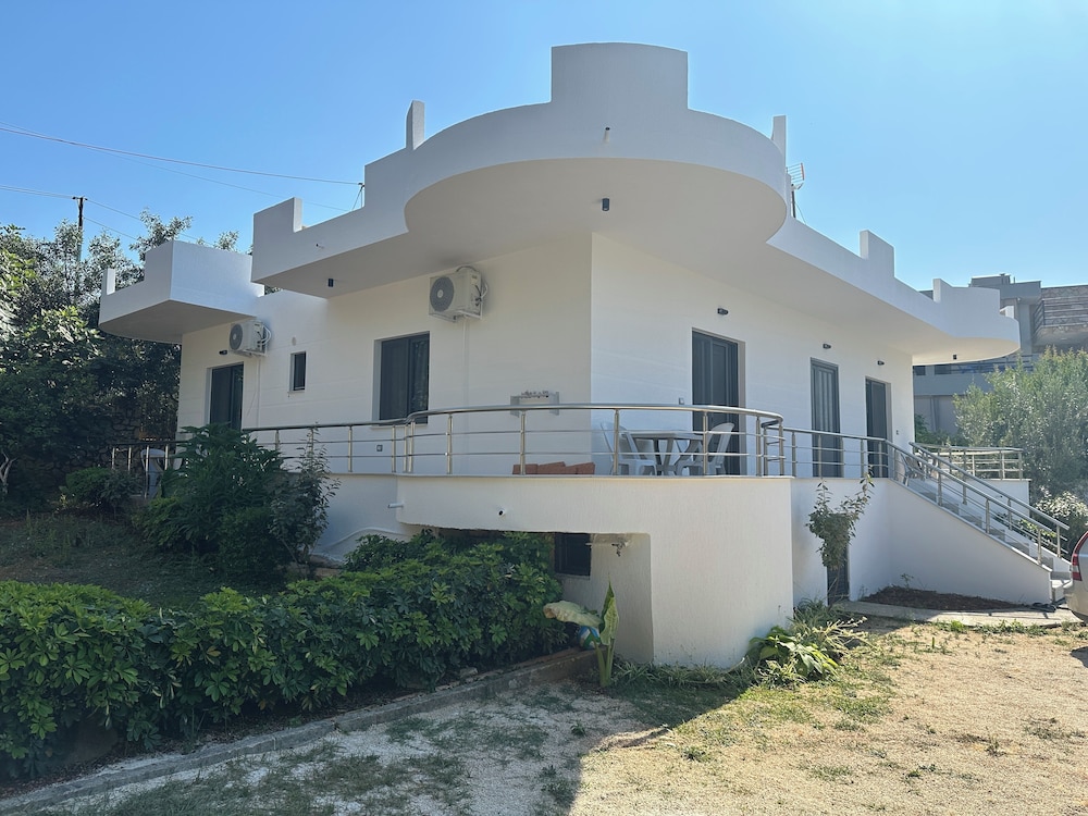 Apartments Meleqi