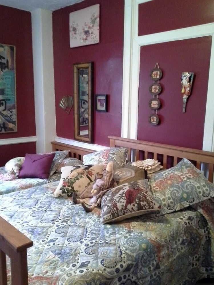 Brookside Inn At Laurens