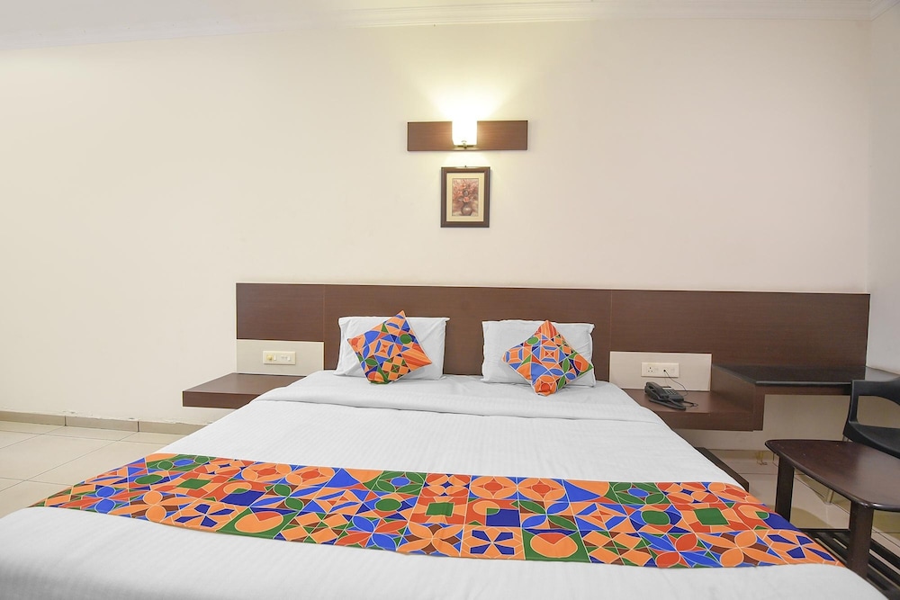 Fabhotel White Clouds