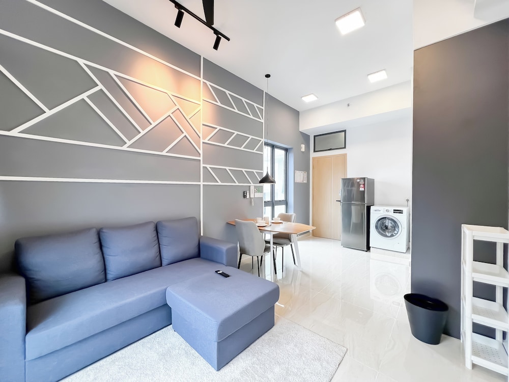 The Luxe by Manhattan Group