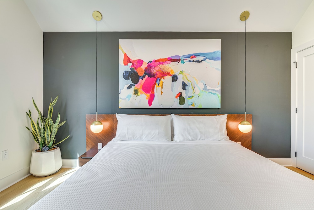 Walk to Shops & Restaurants: Chic Galveston Studio