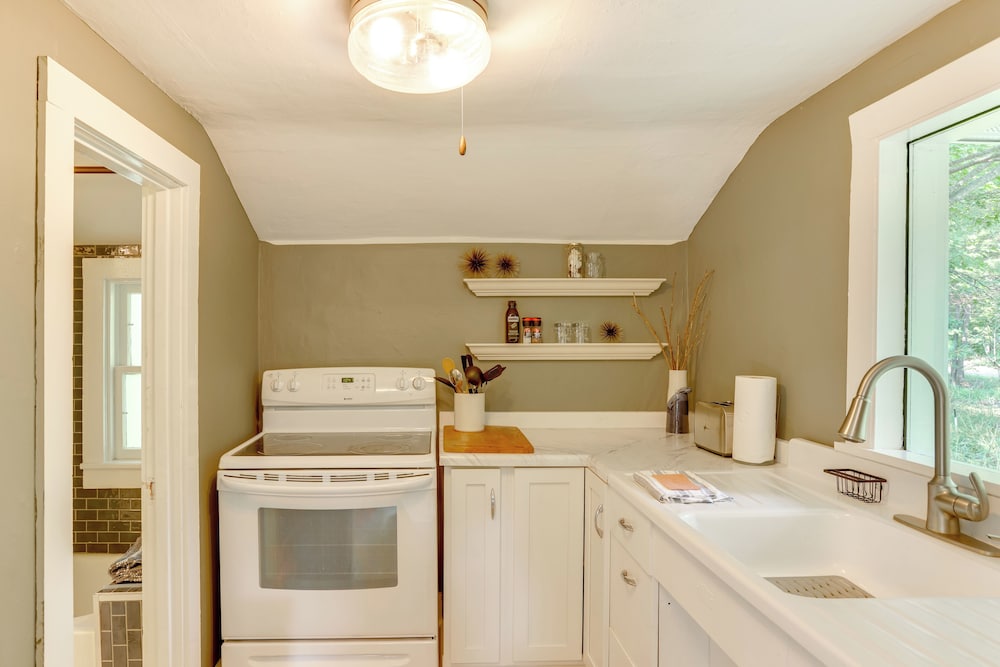 1/2 Mi to Dtwn Frankfort: 'fernhaven' Home w/ Yard