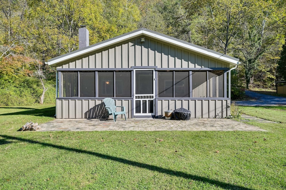 Charming Great Cacapon Cabin w/ Screened-in Porch! view 2