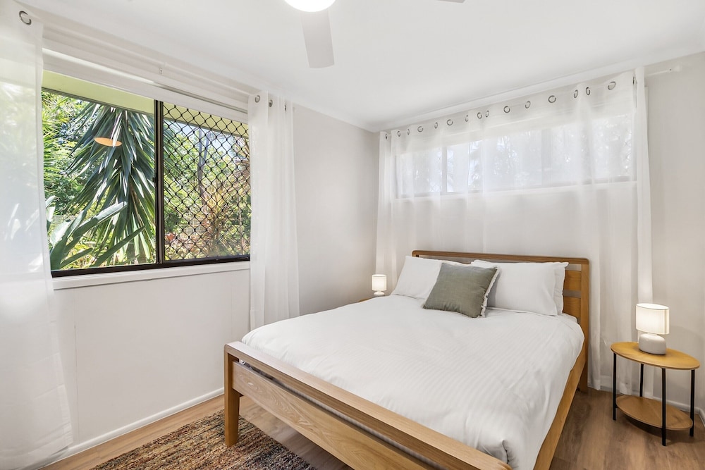 Family Home Near Cafes and Surf Beaches