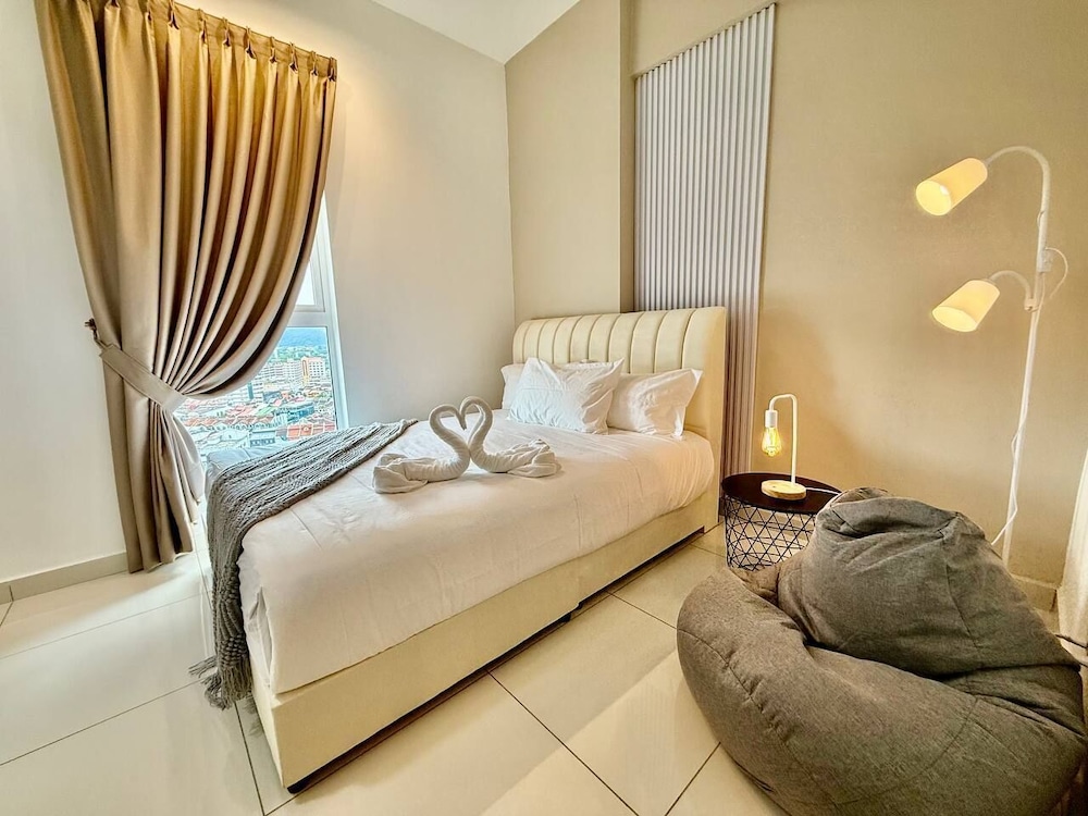 ICC Luxury Suites By Grab A Stay