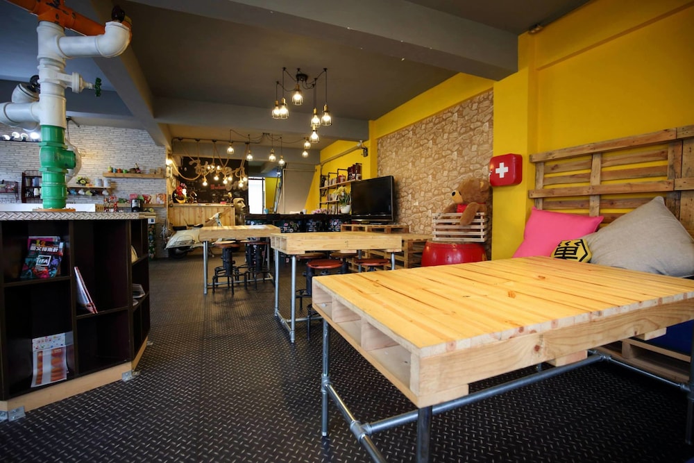 Hive Backpackers