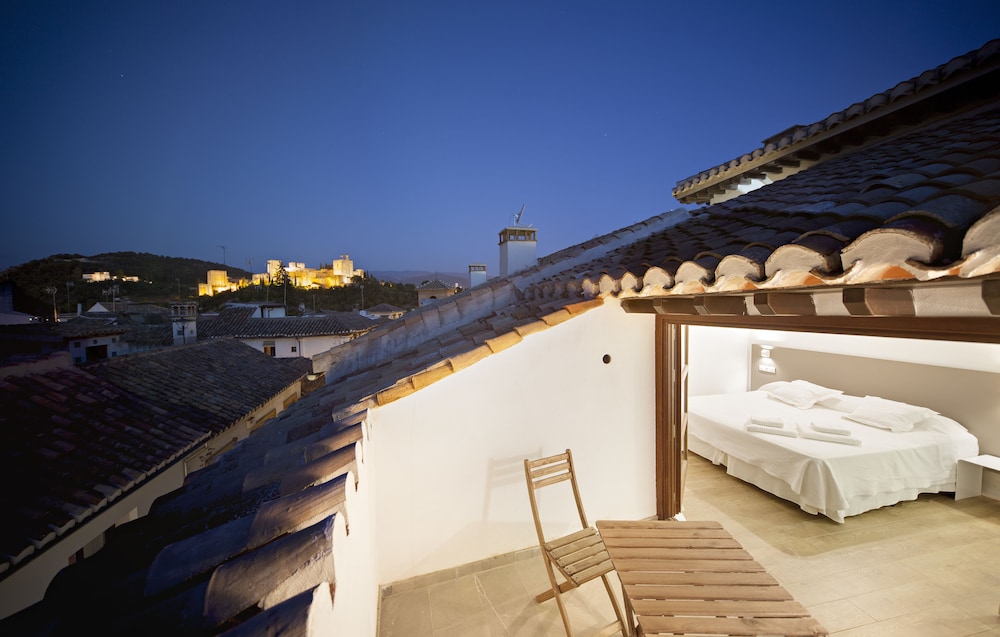 Hotel Smart Suites Albaicin Apartamentos - Image 1