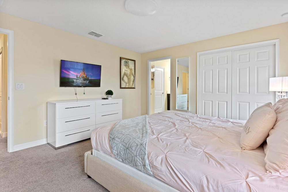 Themed Mickey Bedroom 4BR up to 8 People Sl4802