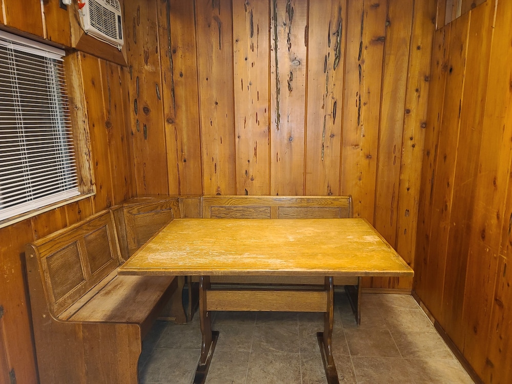 Bigfoot Motel