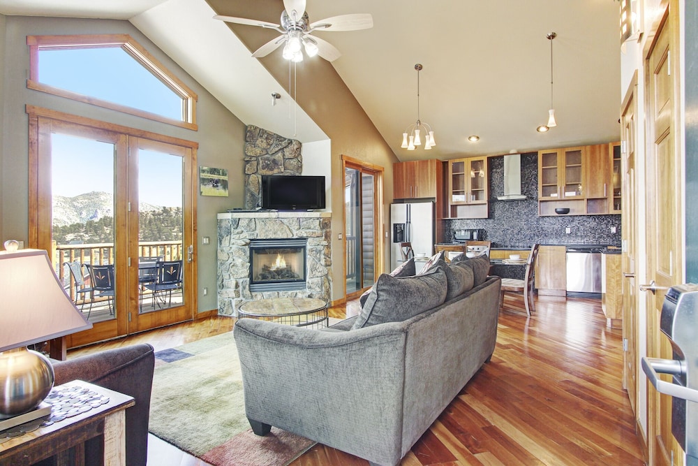 Miscellaneous Market Vacations - Mount Cairns 16a 2 Bedroom Condo by RedAwning - Property Image 1