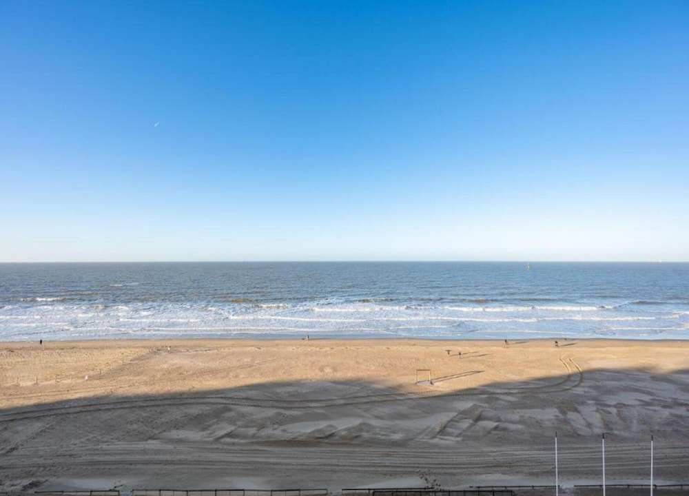 Sea View Stay for 6 Guests