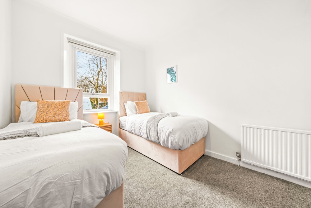Cosy and Bright 3-Bedroom Flat