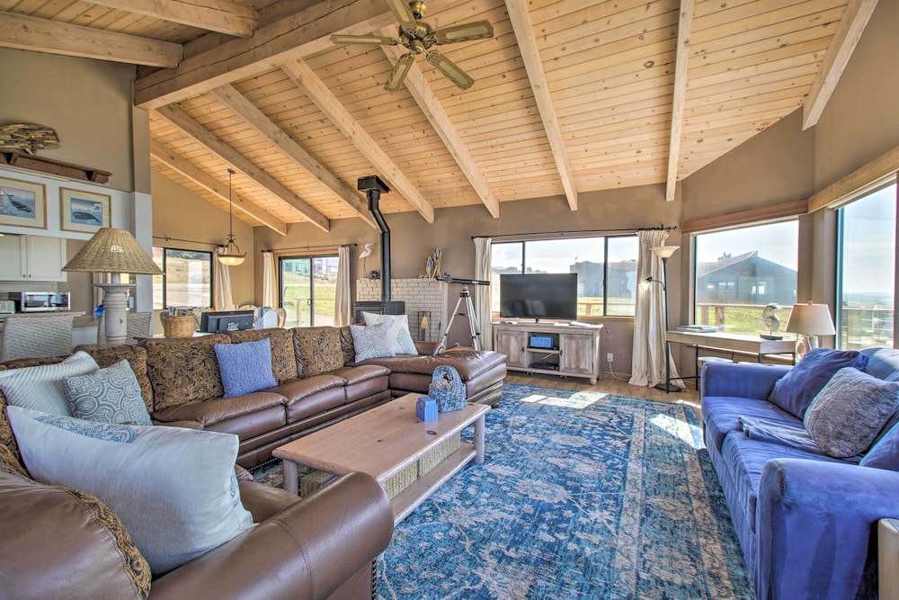 Spectacular Ocean View Retreat w/ Private Beach view 2