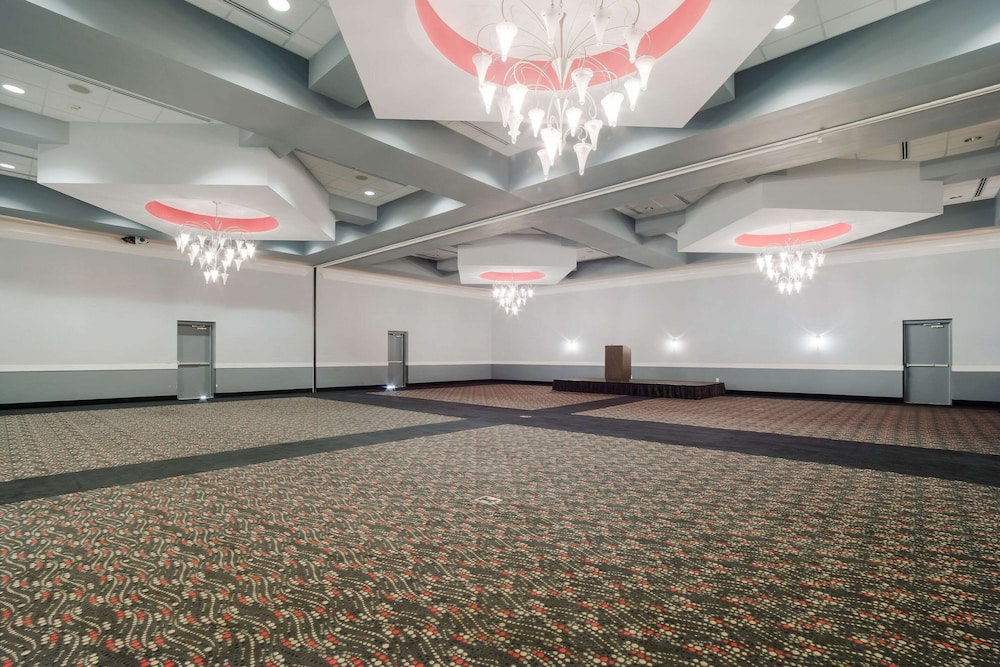 Statesboro Vacations - Quality Inn  Suites Conference Center Statesboro Historic District - Property Image 36