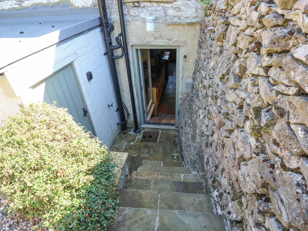 Flora Cottage