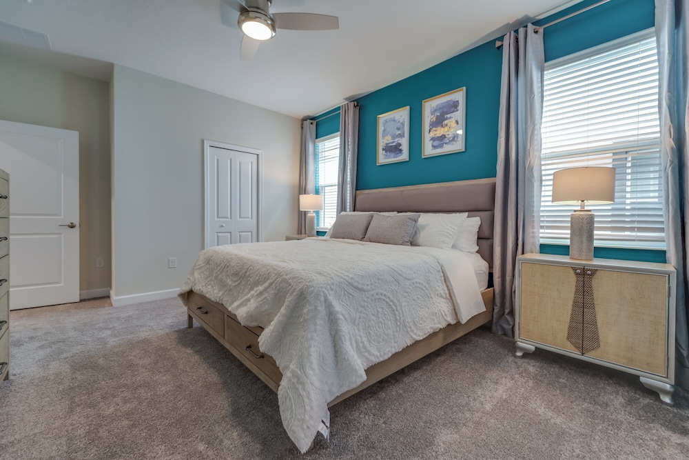 9 Bedroom Family Friendly Retreat - Private Pool