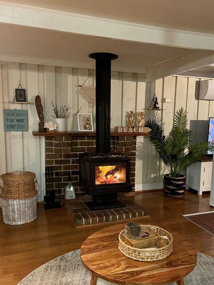 Killarney Coastal Country Retreat Spa Pet Friendly Fireplace