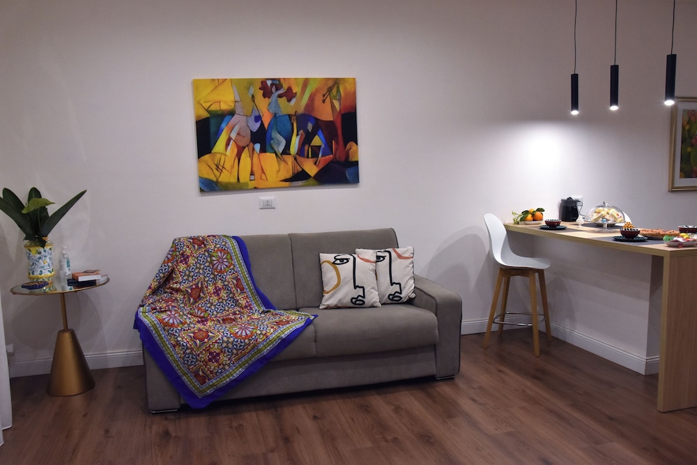 Gloden House Apartments