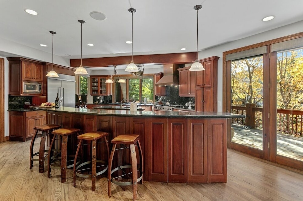 3135 Thistle - 7 Bedroom Private Home 7 Home