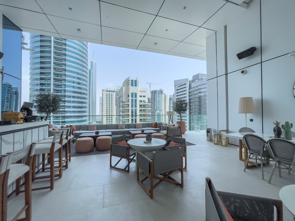 Spacious Cozy 2-bedroom Apartment in Dubai Marina