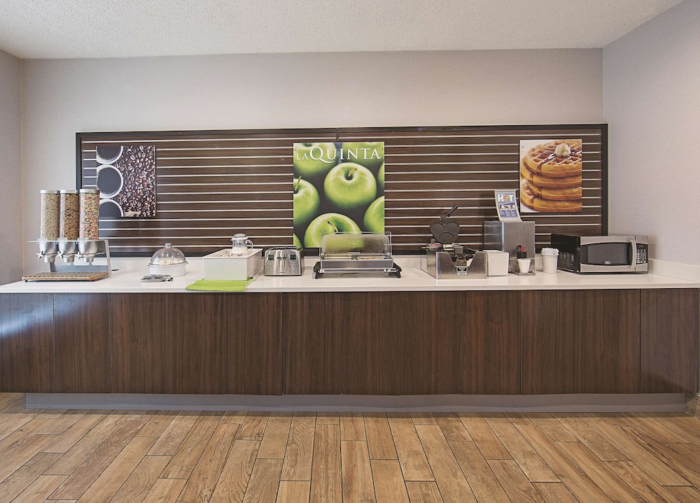 La Quinta Inn Suites by Wyndham Central Point - Medford - Property Image 12