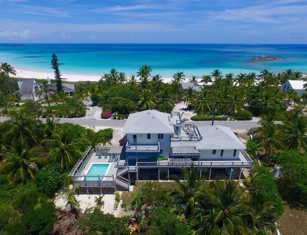 Salty Dolphin 4 Bedroom Home