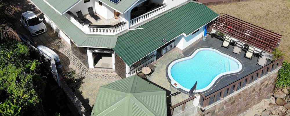 The Drake Seaside Apartment