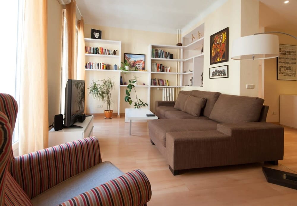 Chamberi Scene 2 Bedroom Home in Chamberi