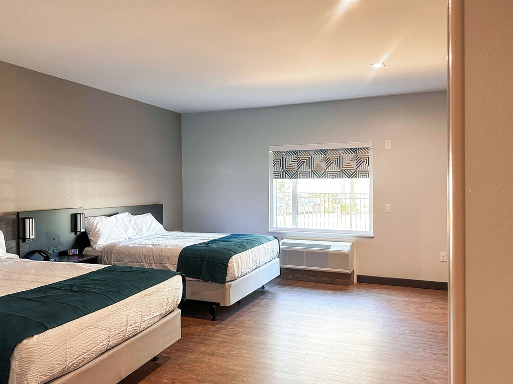 Studio 6 Richmond Airport