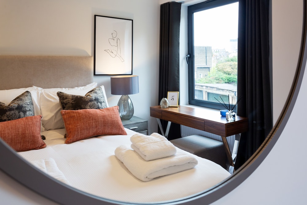 The Carlyle - Elegant Serviced Apartments