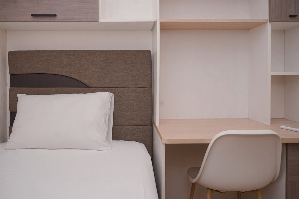 Elegant And Strategic 2Br Apartment At Sky House Bsd