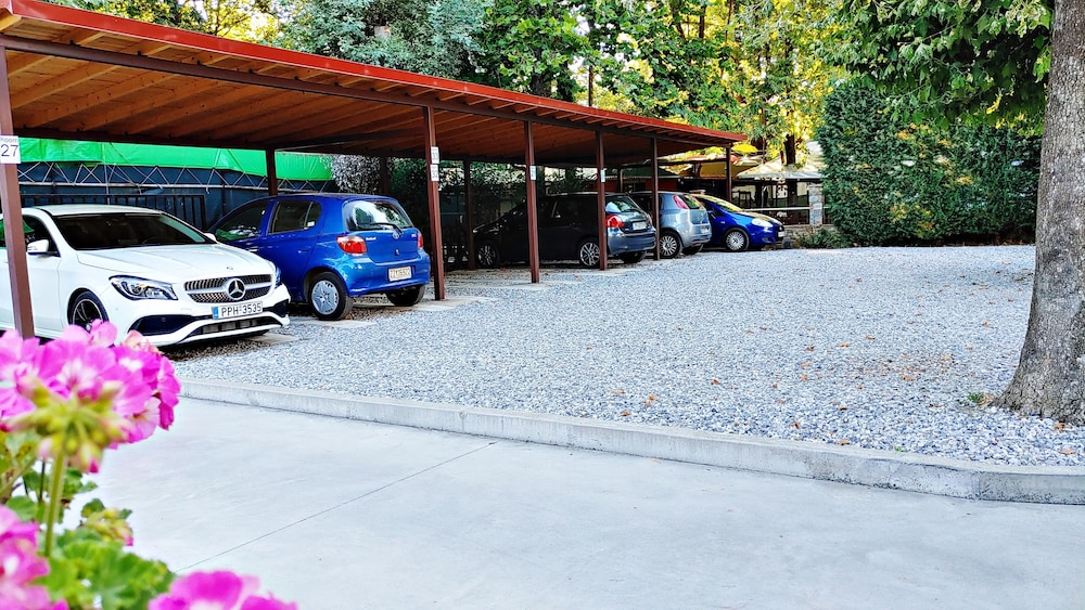 Studios & Apartments Efrosini