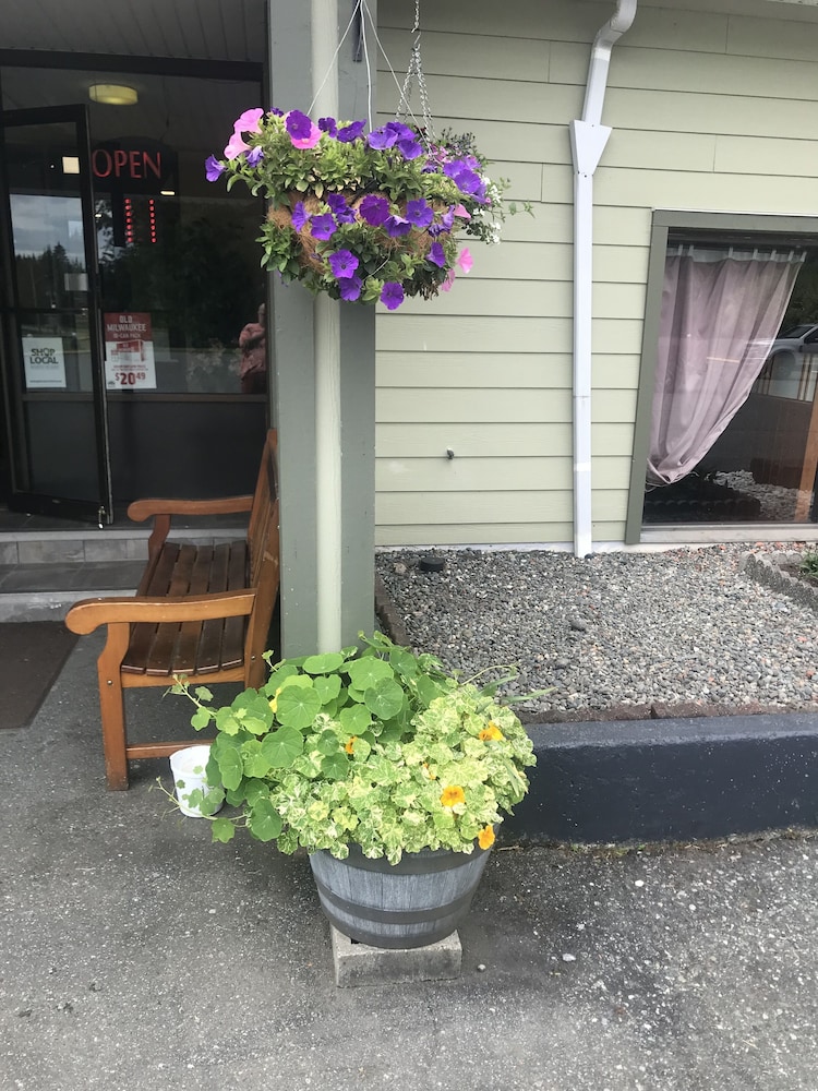 Airport Inn