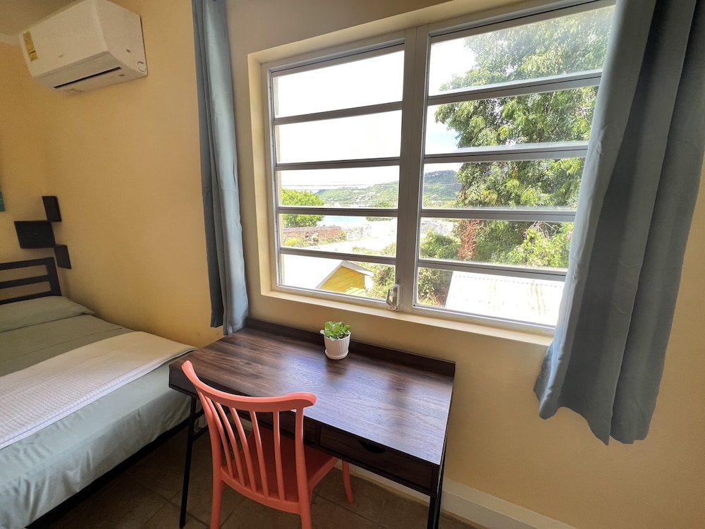 The Waterfront Inn - Hostel